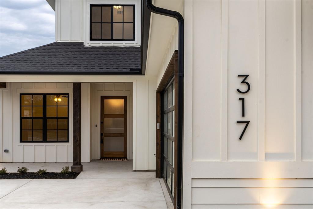 Property Photo: 317 Travis Street TX 76262