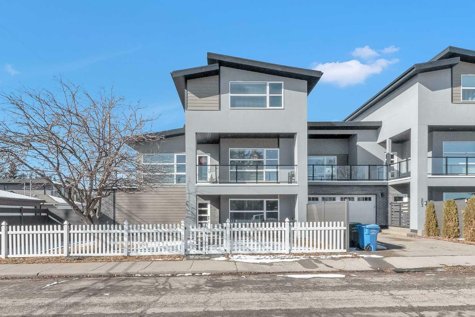 205 35A Street SW  Calgary AB T3C 1P6 photo