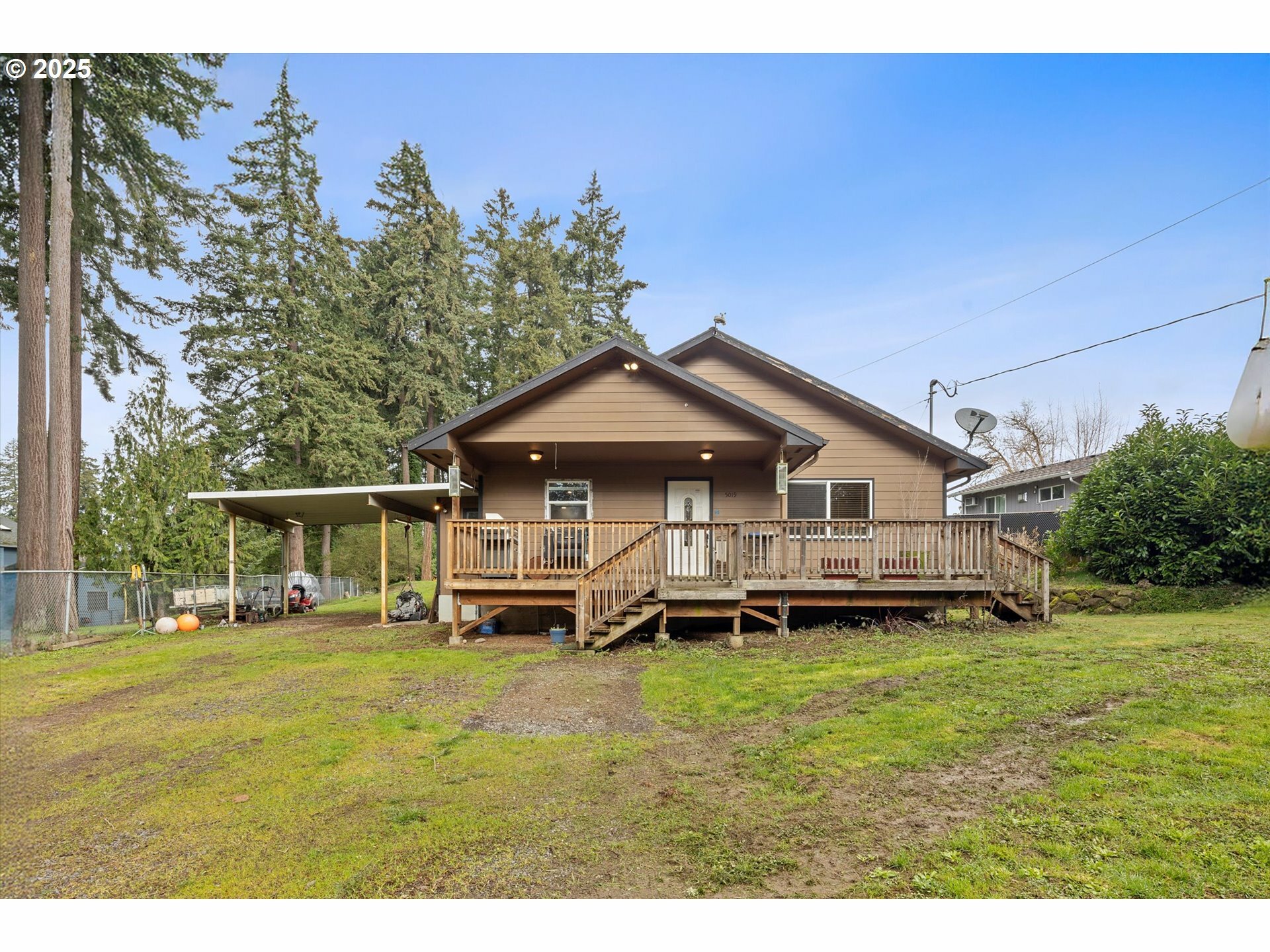 Property Photo:  5019 SE Rinearson Rd  OR 97267 