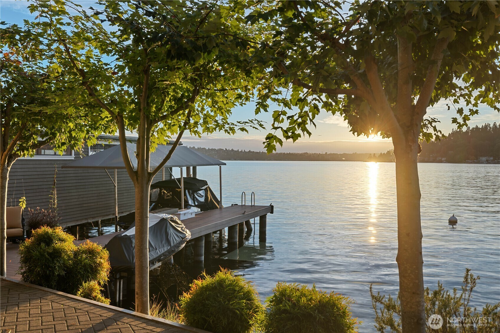 Property Photo:  3711  Lake Washington Boulevard N  WA 98056 