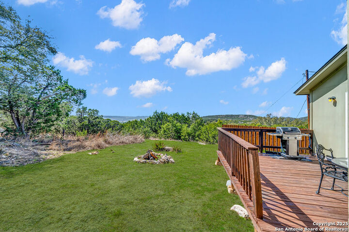 Property Photo: 428 Kings Dr TX 78133