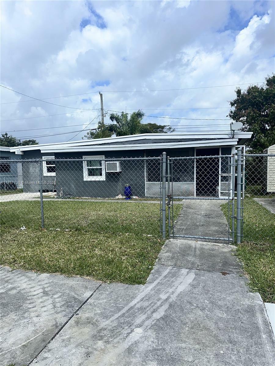 Property Photo:  528 NW 10th St  FL 33034 