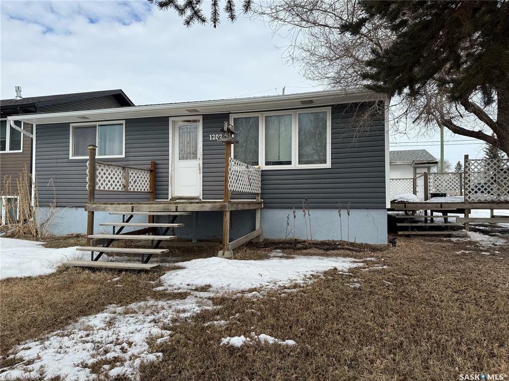 1202 Stadacona Street W  Moose Jaw SK S6H 6C5 photo