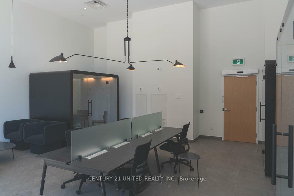 Property Photo: 80 Bond St E 821 ON L1G 0E6