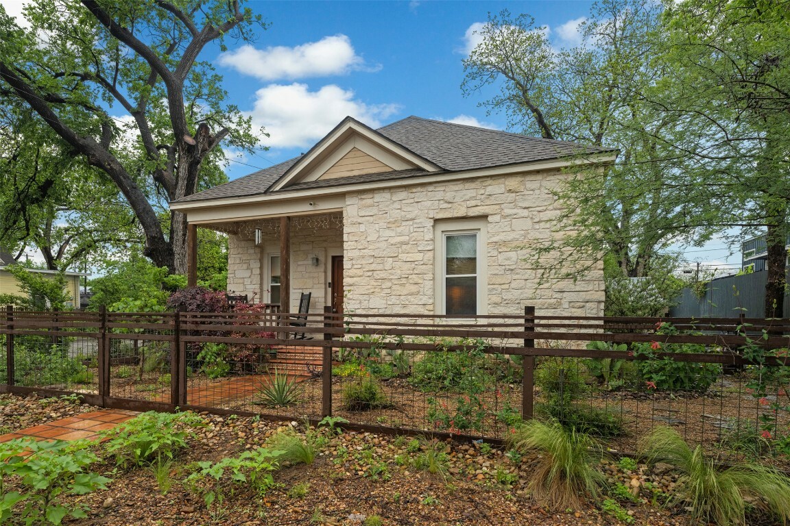 Property Photo:  2300 Willow Street  TX 78702 