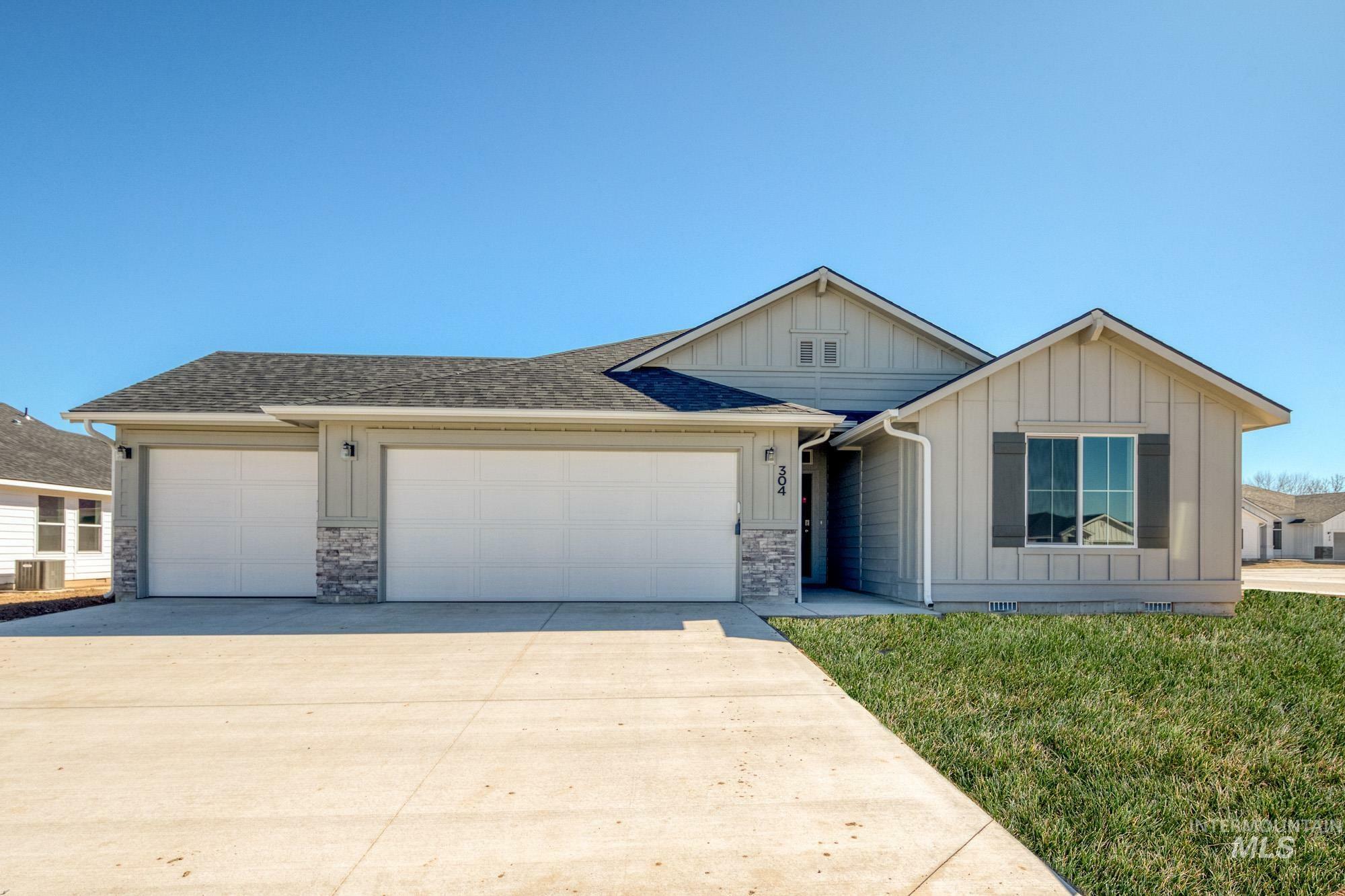 Property Photo: 304 Chalcedony Ave ID 83605