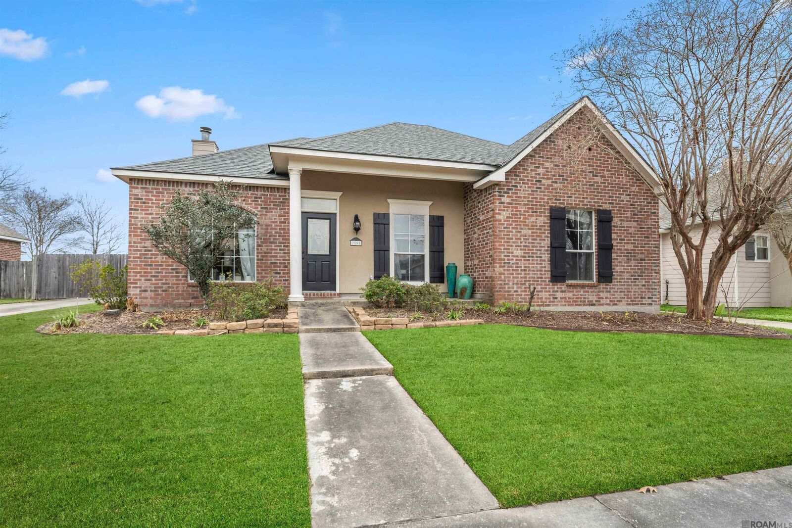 Property Photo: 2555 Fairgate Dr LA 70816