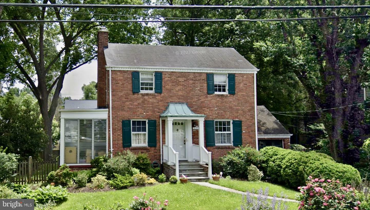 Property Photo: 113 S Oak Street VA 22046