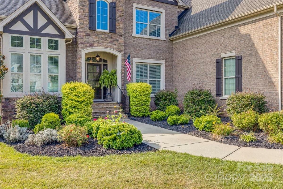 Property Photo: 805 Hidden Pond Lane NC 28173
