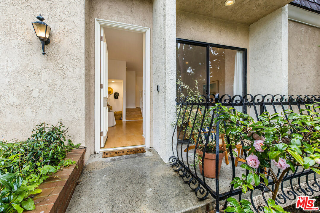 Property Photo: 933 21st St CA 90403