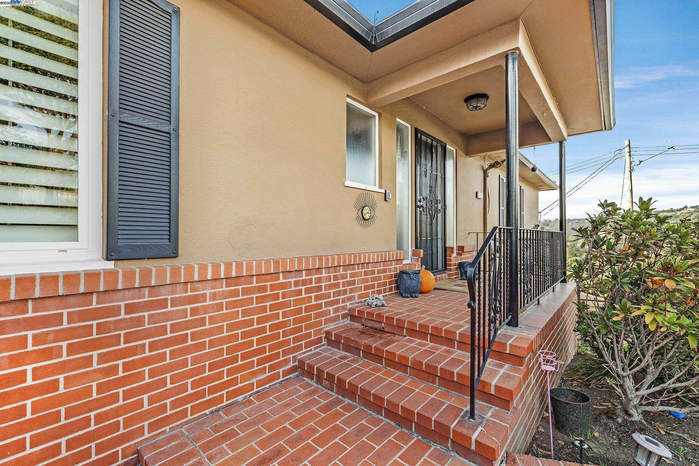 Property Photo: 1301 E Juana Ave CA 94577