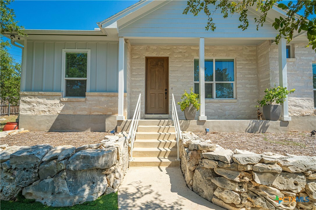 Property Photo:  1424 Estate Drive  TX 78132 