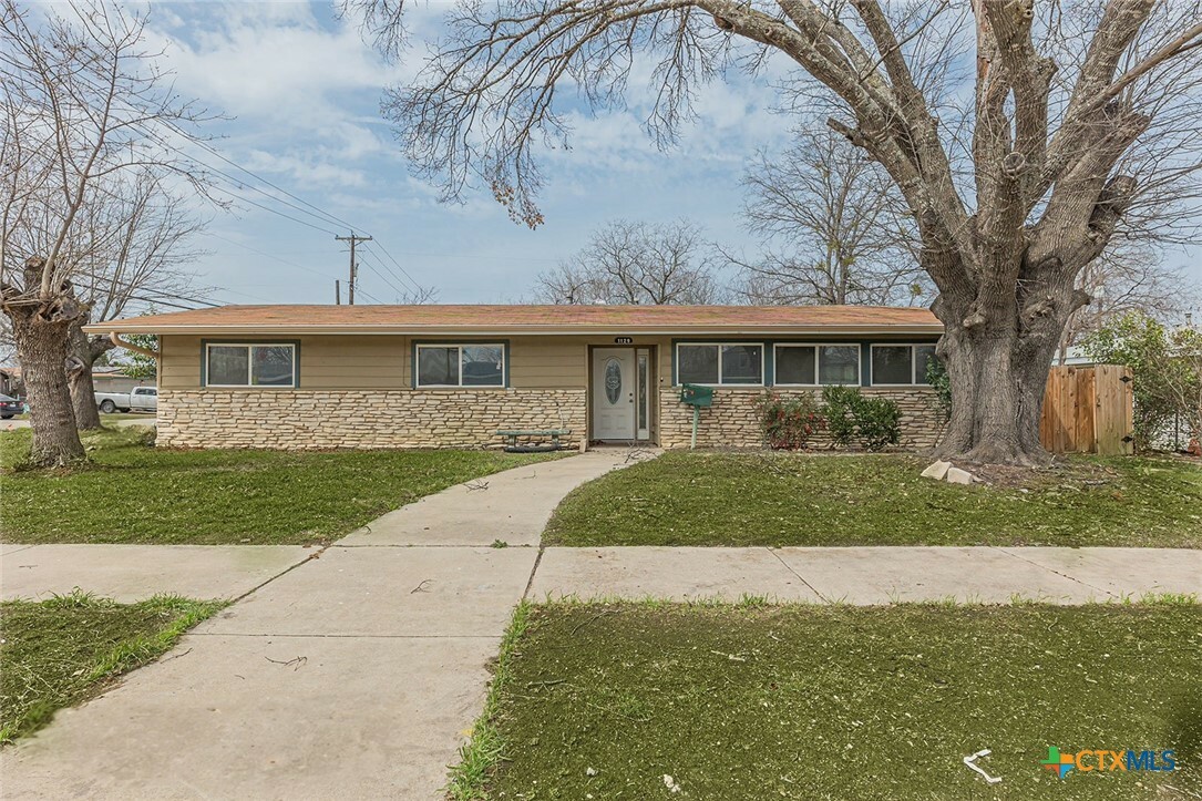 Property Photo: 1129 Chippendale Drive TX 76549