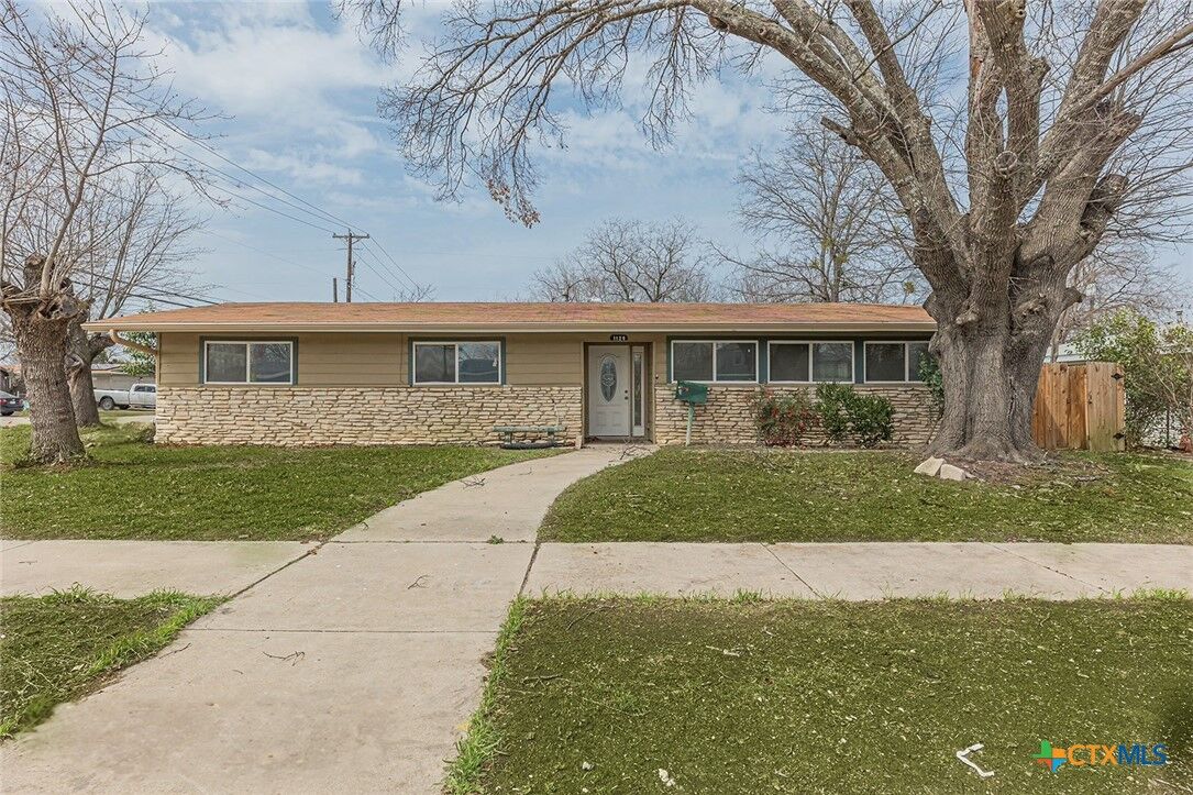 Property Photo:  1129 Chippendale Drive  TX 76549 