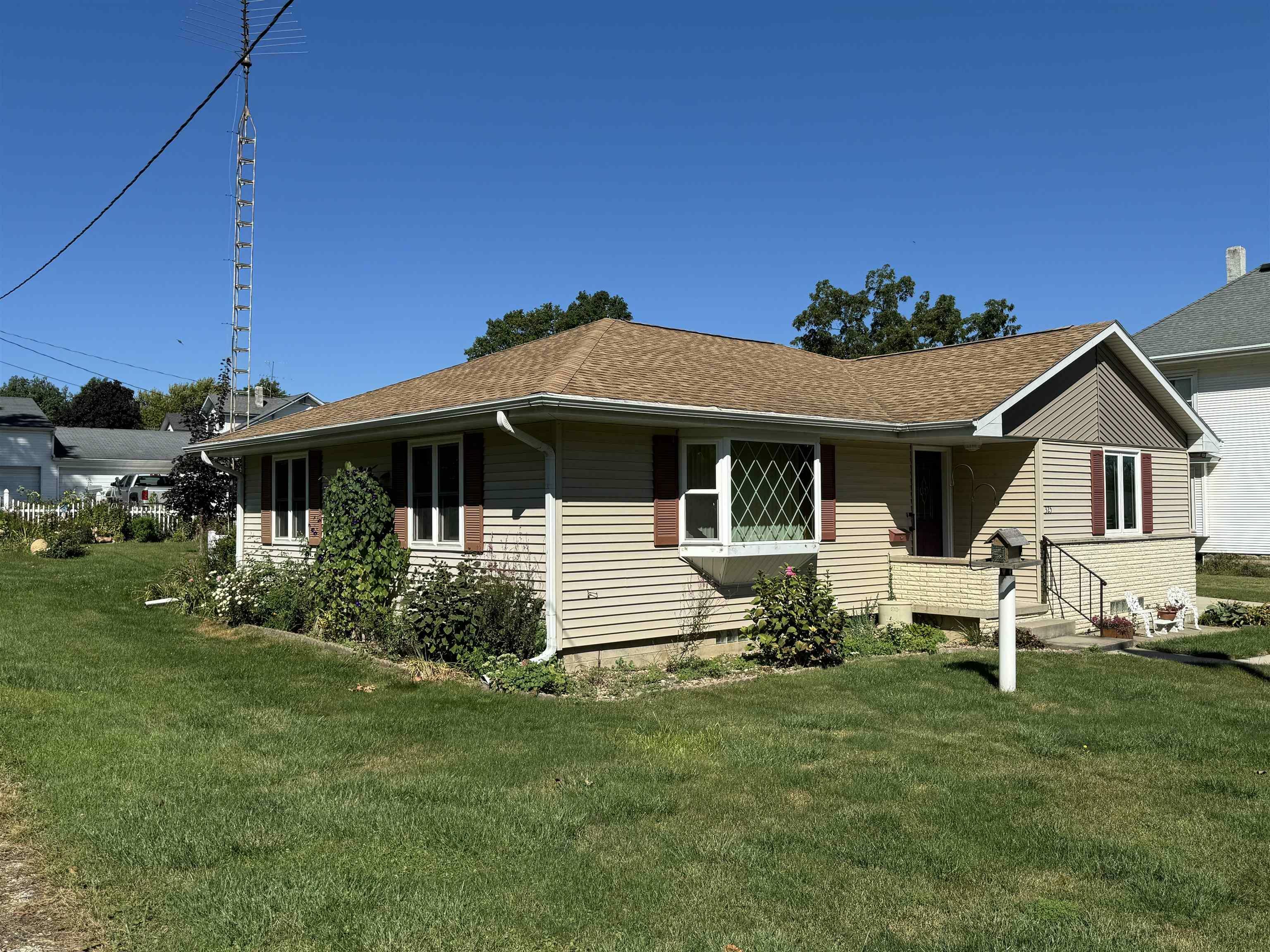 Property Photo:  325 10th Street  IA 50604 