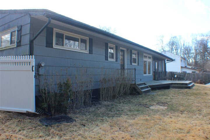 Property Photo:  8 Norah Lane  NY 12538 