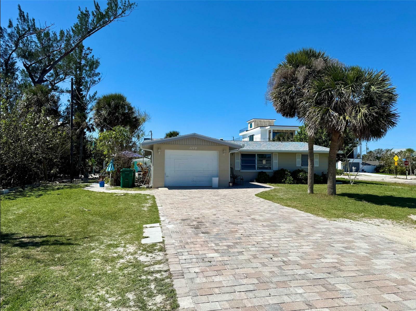 Property Photo: 1170 Little Court FL 34223