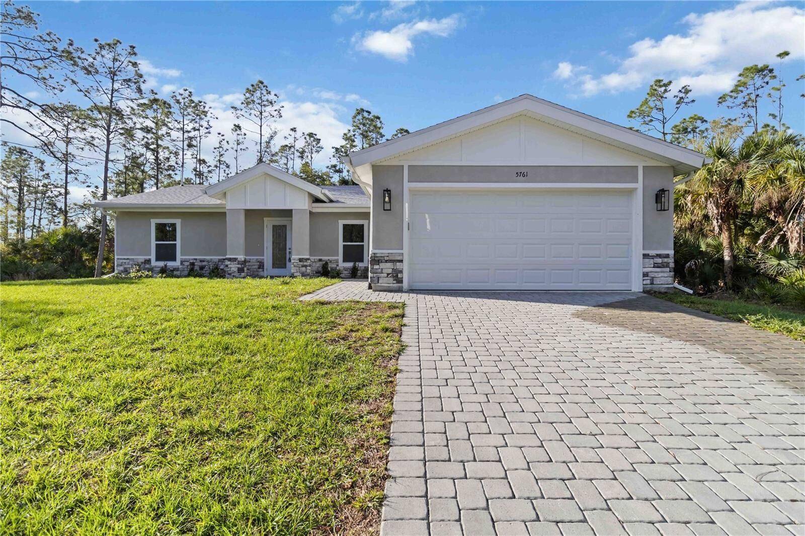 Property Photo: 5761 Centro Avenue FL 34288