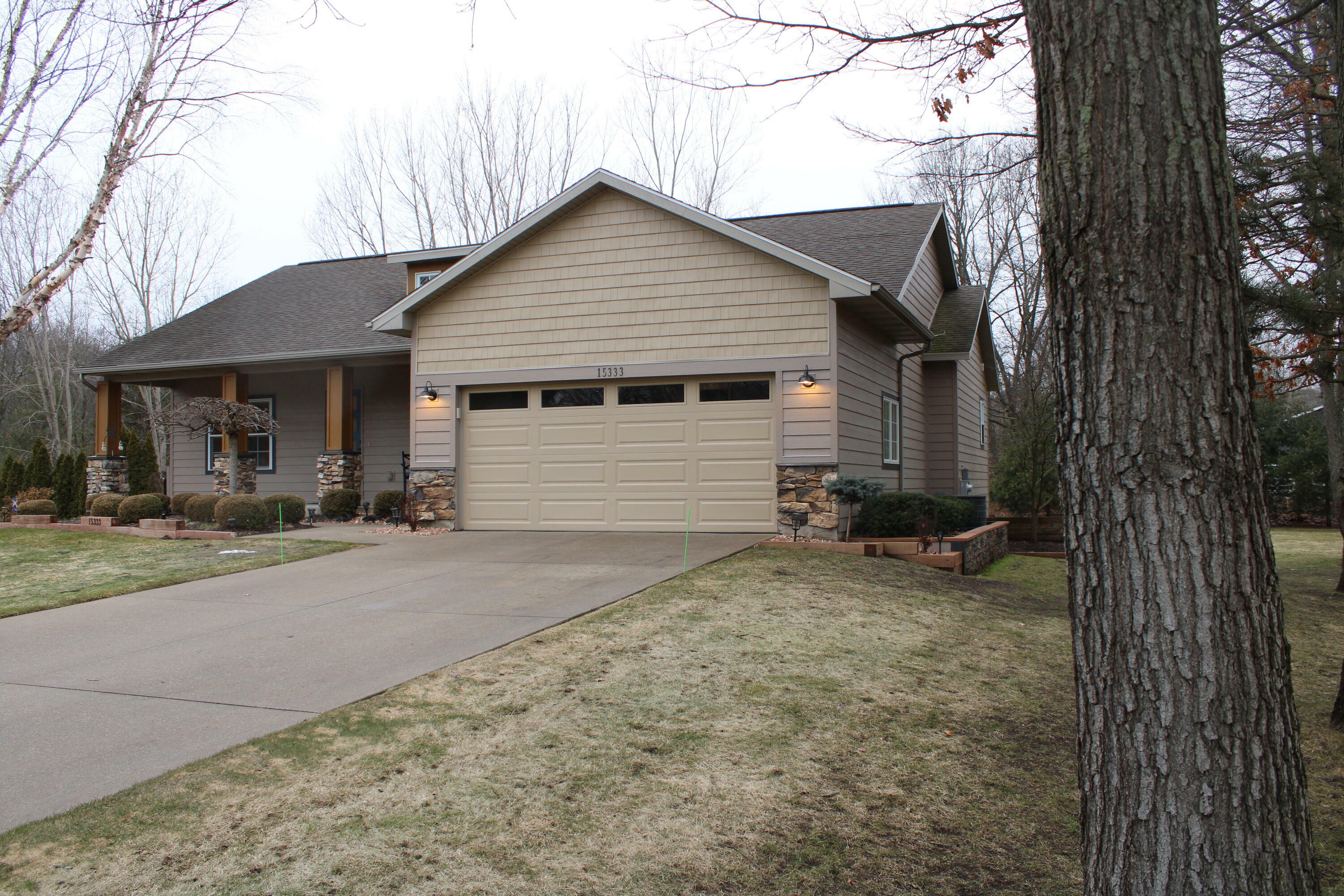 Property Photo:  15333 Red Oak Drive  MI 49417 