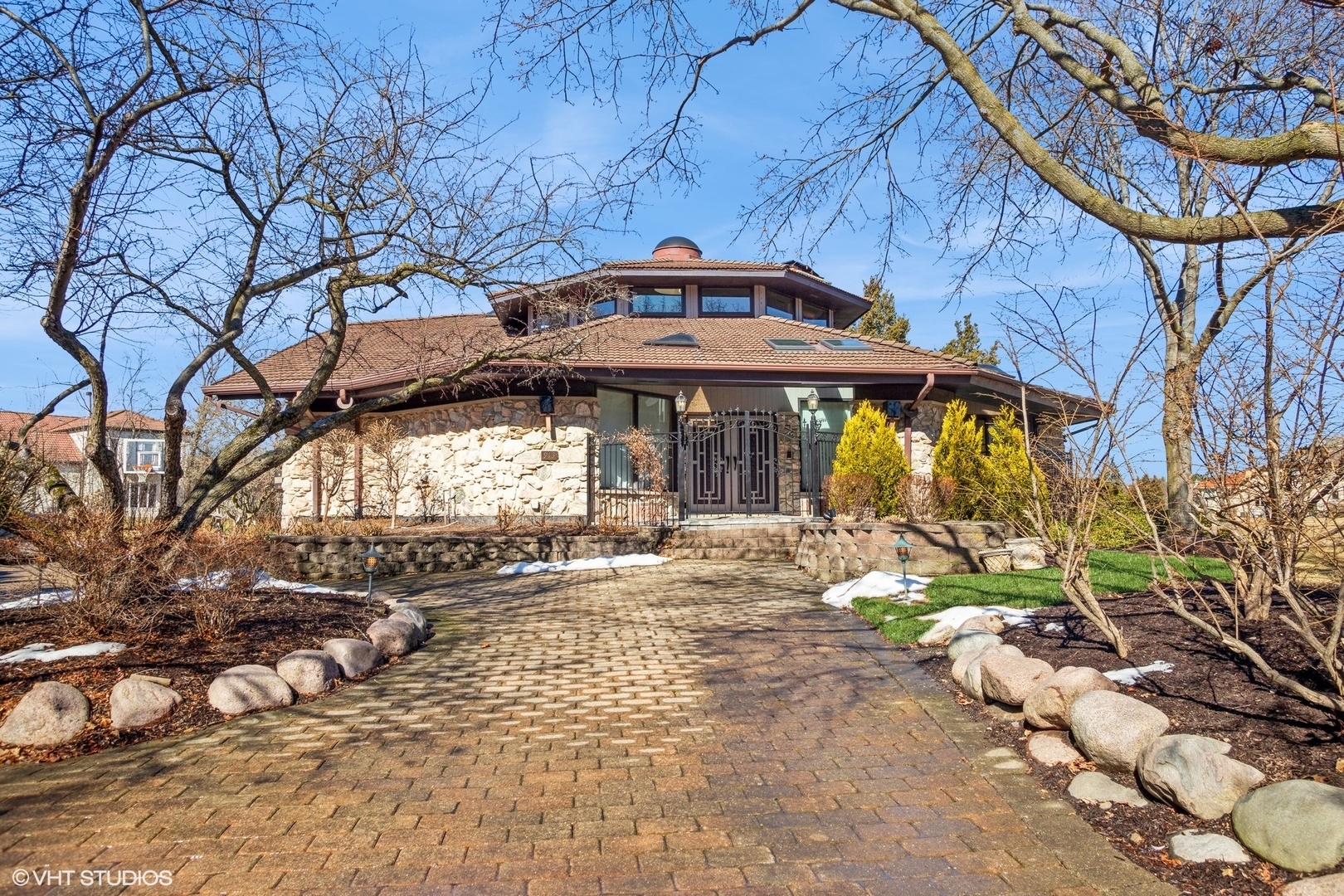 Property Photo:  913 Midwest Club Parkway  IL 60523 