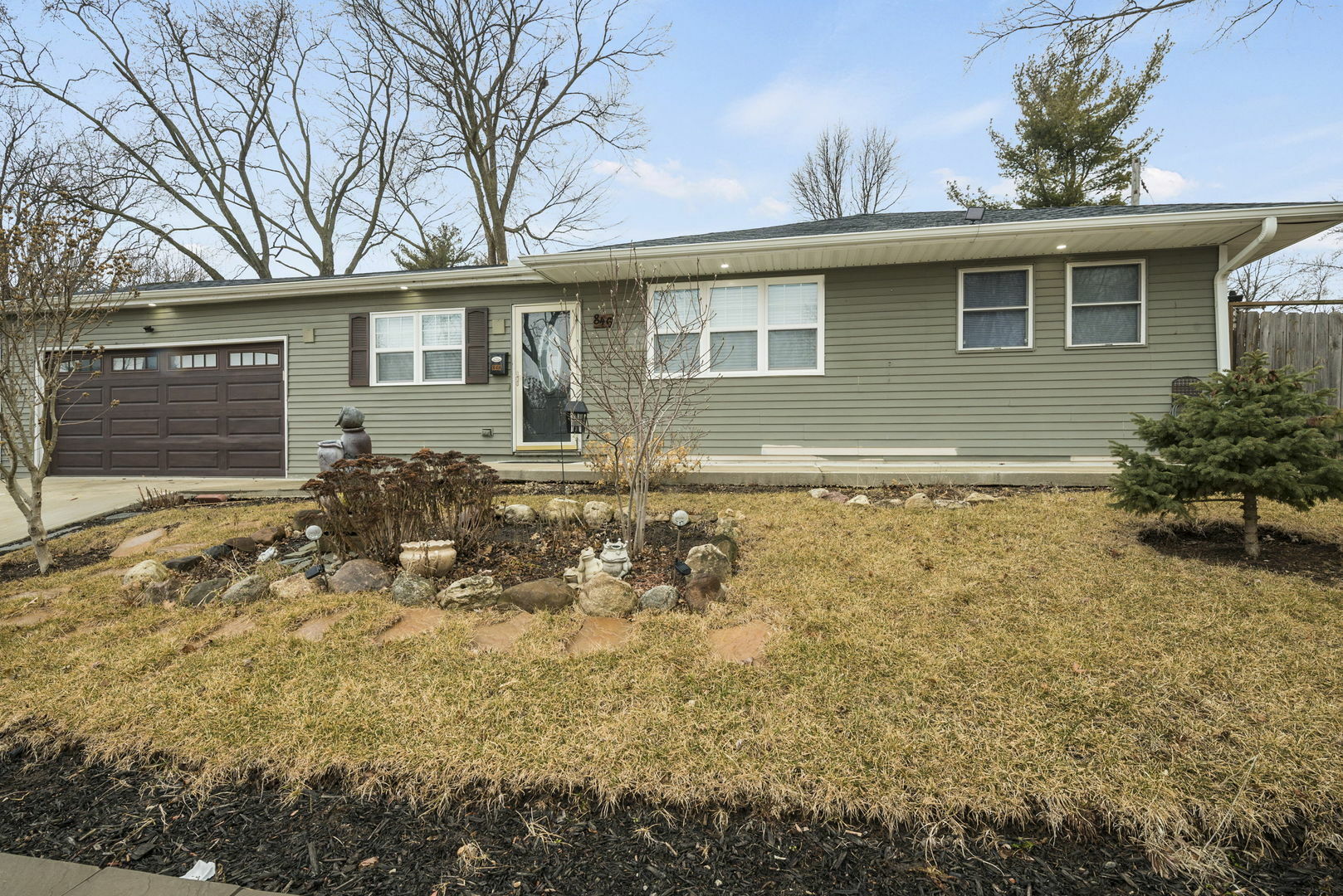 Property Photo: 846 Navajo Drive IL 60110