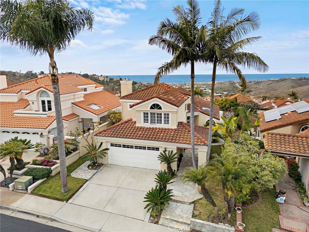 Property Photo: 906 Via De Angeles CA 92672