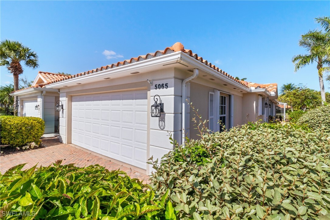 Property Photo: 5065 Ventura Court FL 34109