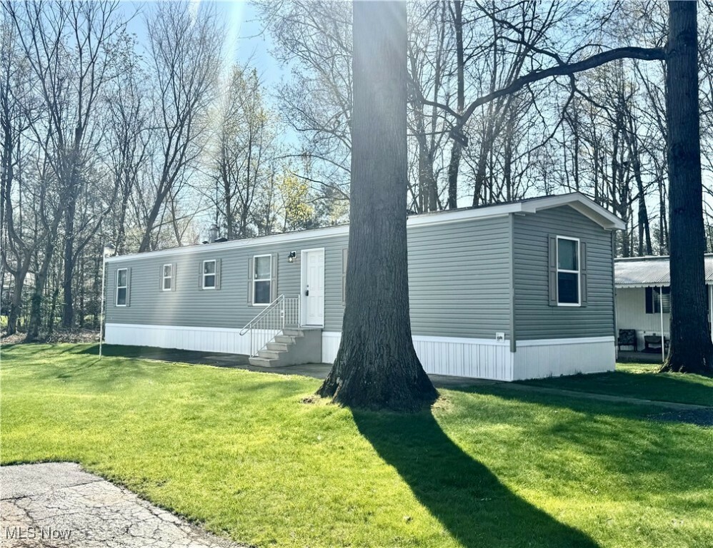 Property Photo: 125 Westgate NE OH 44484