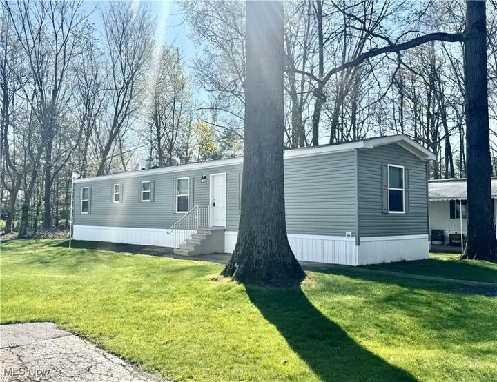 Property Photo:  125 Northgate NE  OH 44484 