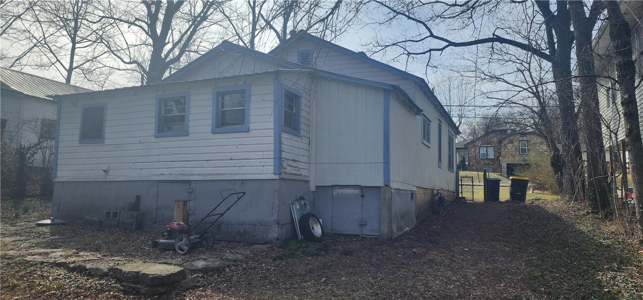 Property Photo:  1003 Maple Street  AR 72601 