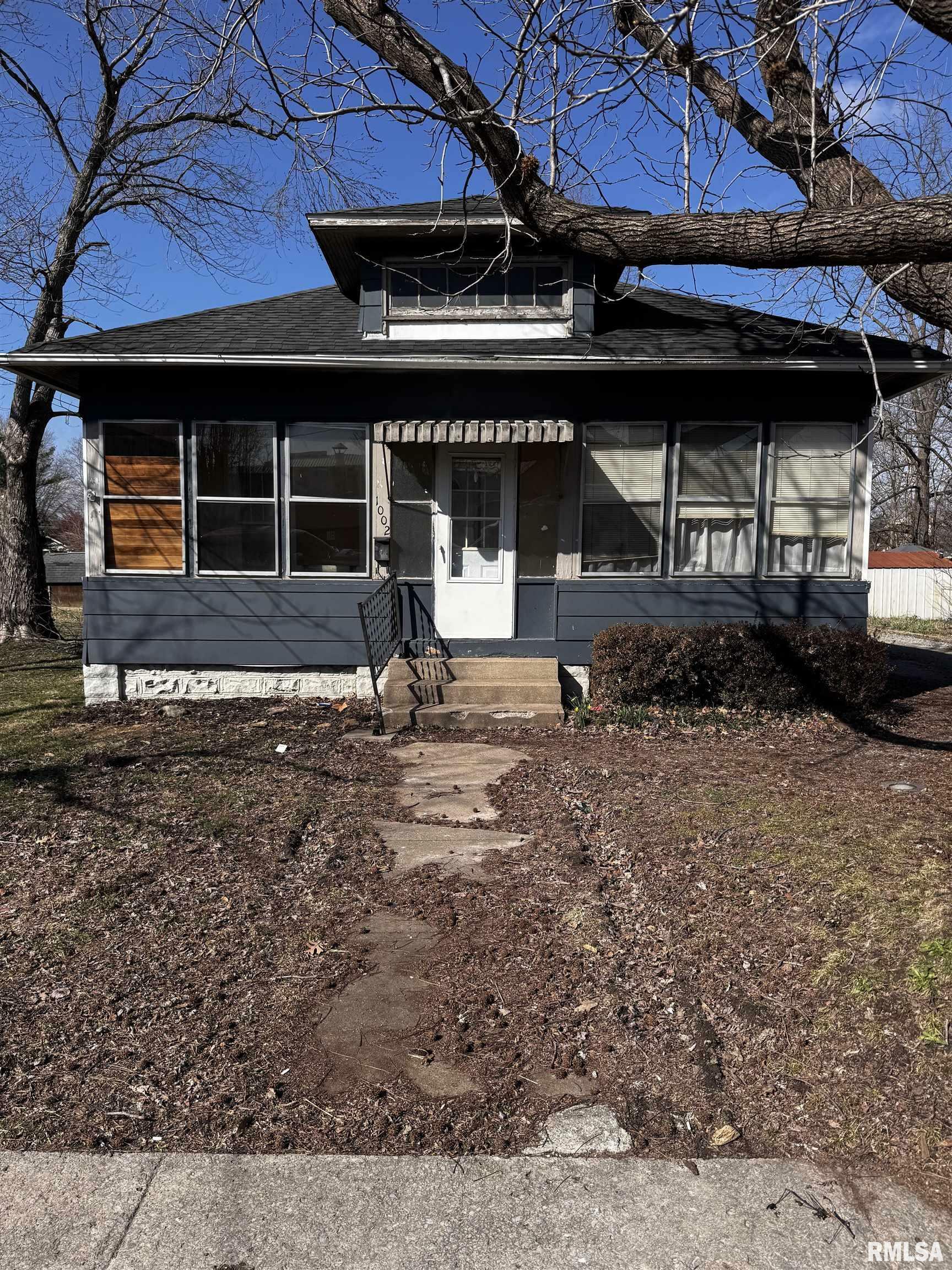 Property Photo:  1002 N Johnson Street  IL 62959 