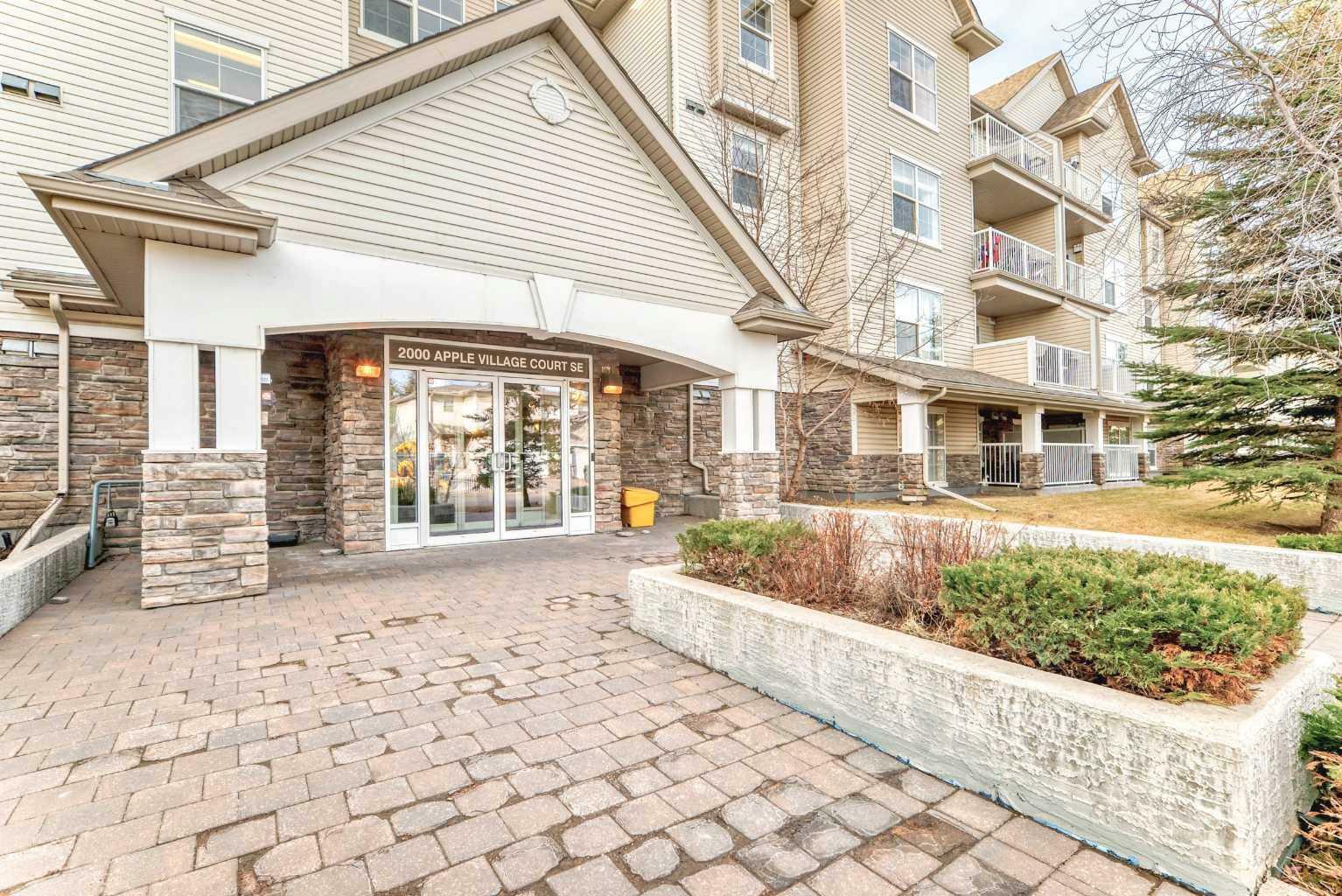 Photo de la propriété: 2000 Applevillage Court SE 315 AB T2A 7Z4
