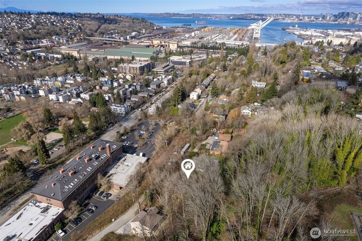 Property Photo: 44 Xx 23rd Avenue SW WA 98106