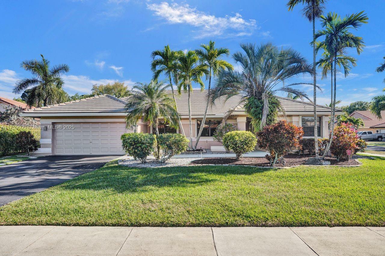 1930 W Oak Knoll Cir  Davie FL 33324 photo