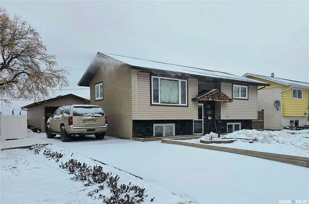 244 1st Avenue SW  Swift Current SK S9H 3H3 photo