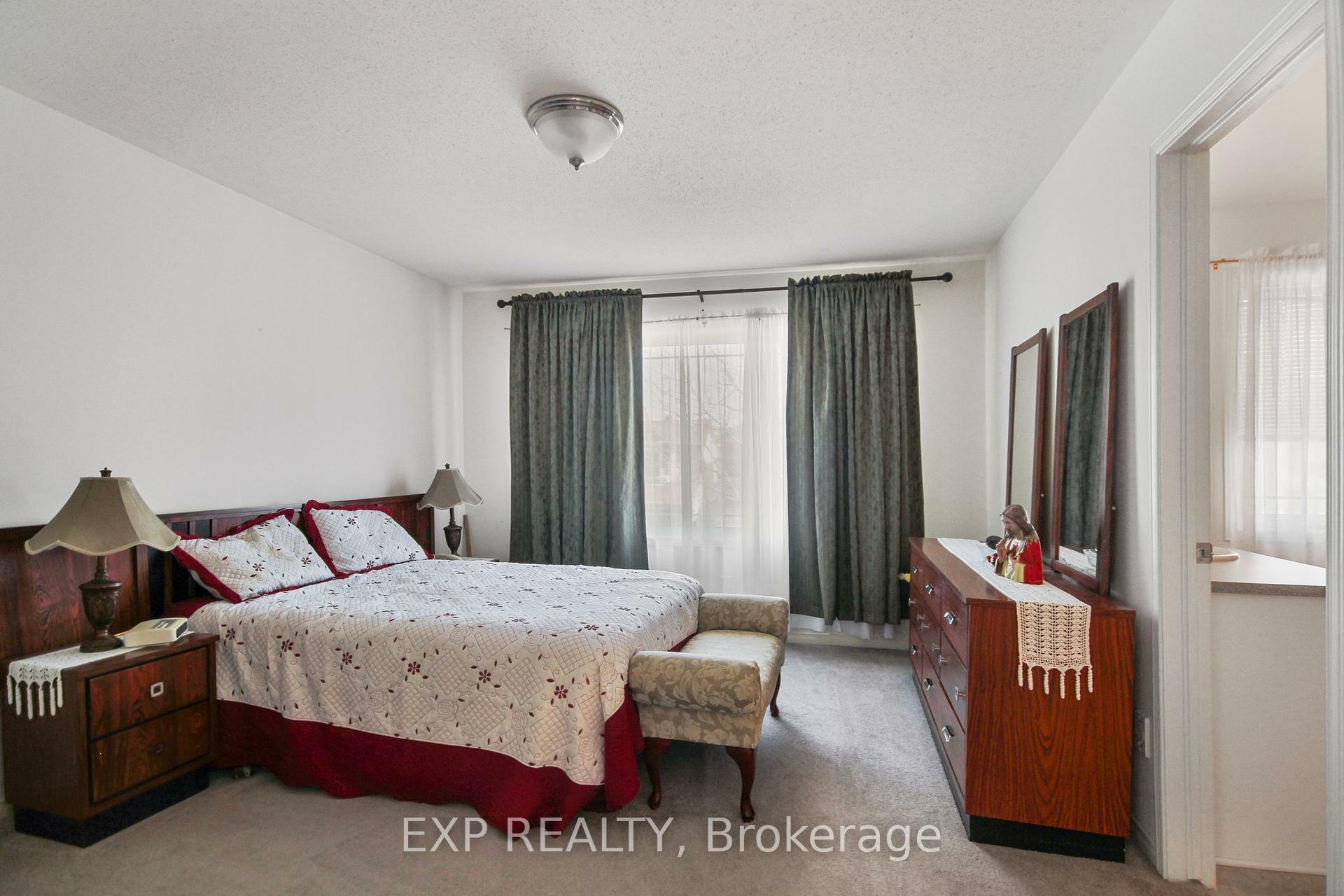 Property Photo: 618 Beatrice Drive S ON K2J 5N9