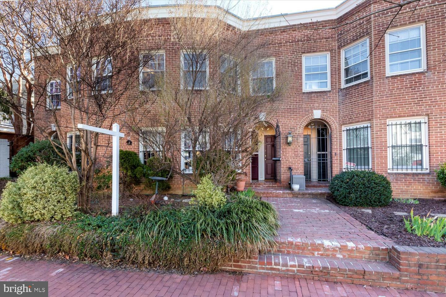 Property Photo:  512 6th Street SE  DC 20003 