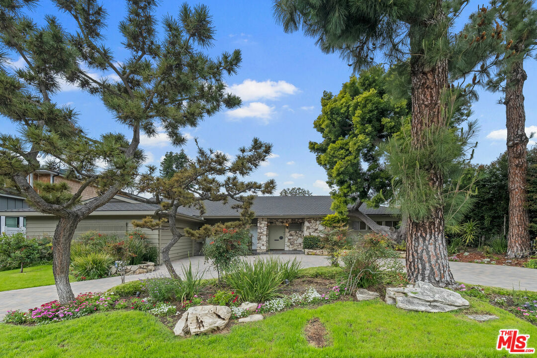 Property Photo:  1401 Allenford Ave  CA 90049 