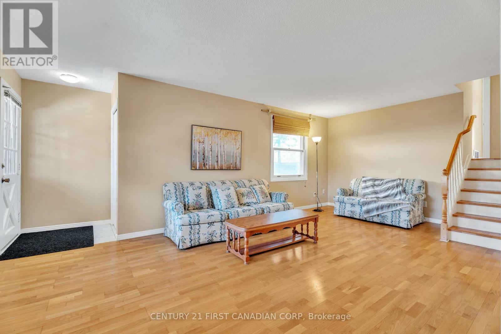 Property Photo:  419 Castlegrove Boulevard  ON N6G 1K7 