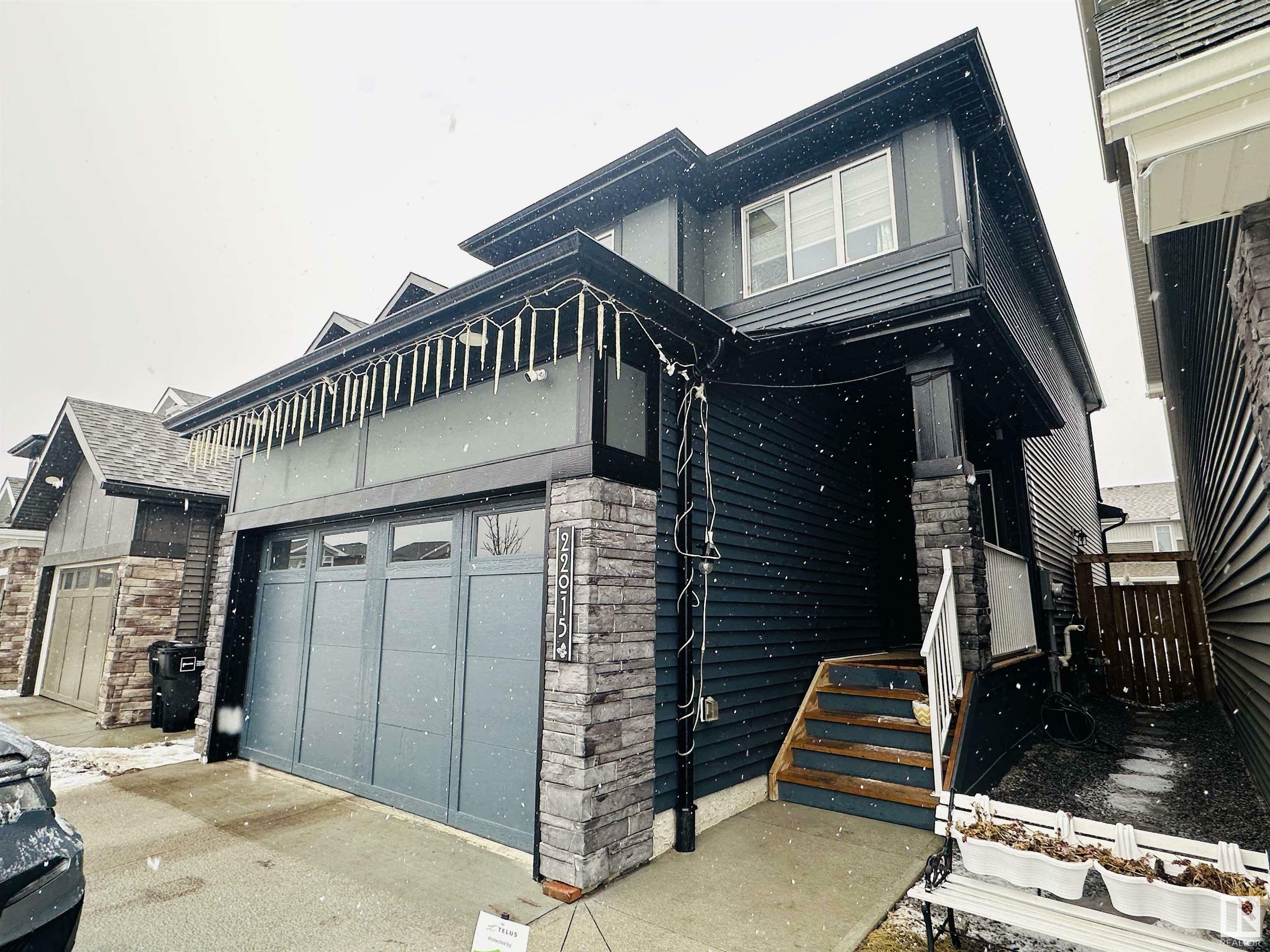 Photo de la propriété:  22015 85 Avenue NW  AB T5T 7E4 