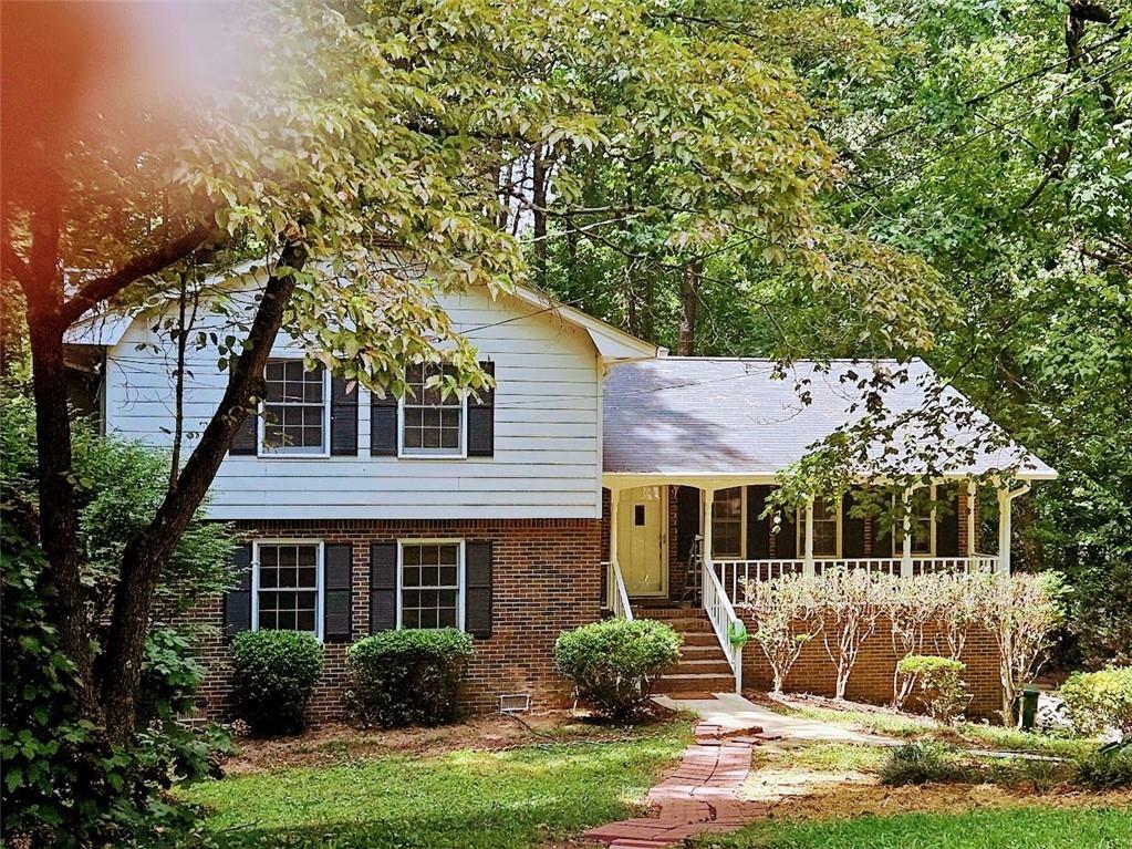 Property Photo:  745 Queen Ann Court  GA 30083 