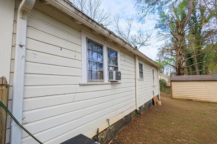 Property Photo:  241 E Killian Street  GA 30114 