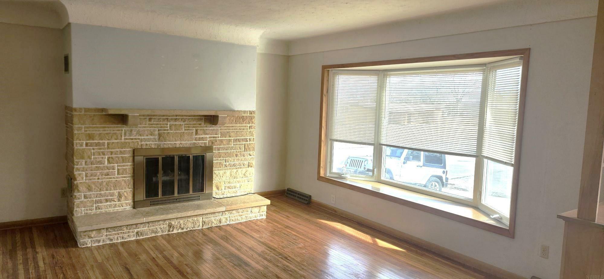 Property Photo:  402 Beverly Hills Street  IA 50701 