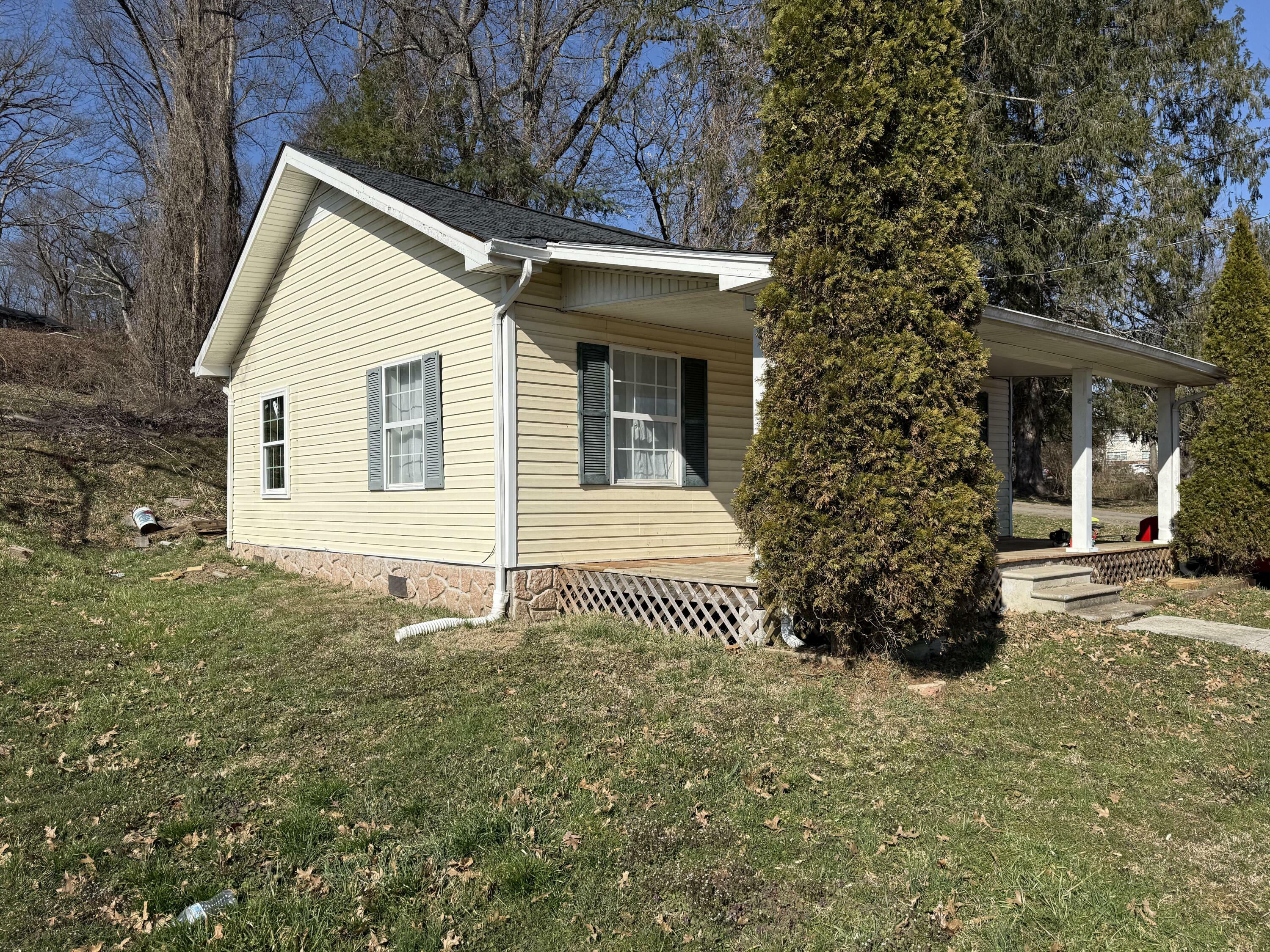 Property Photo:  113 Sycamore Street  KY 40741 