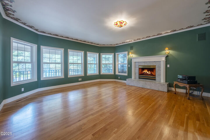 Property Photo:  360 N Deerlane Drive  OR 97368 