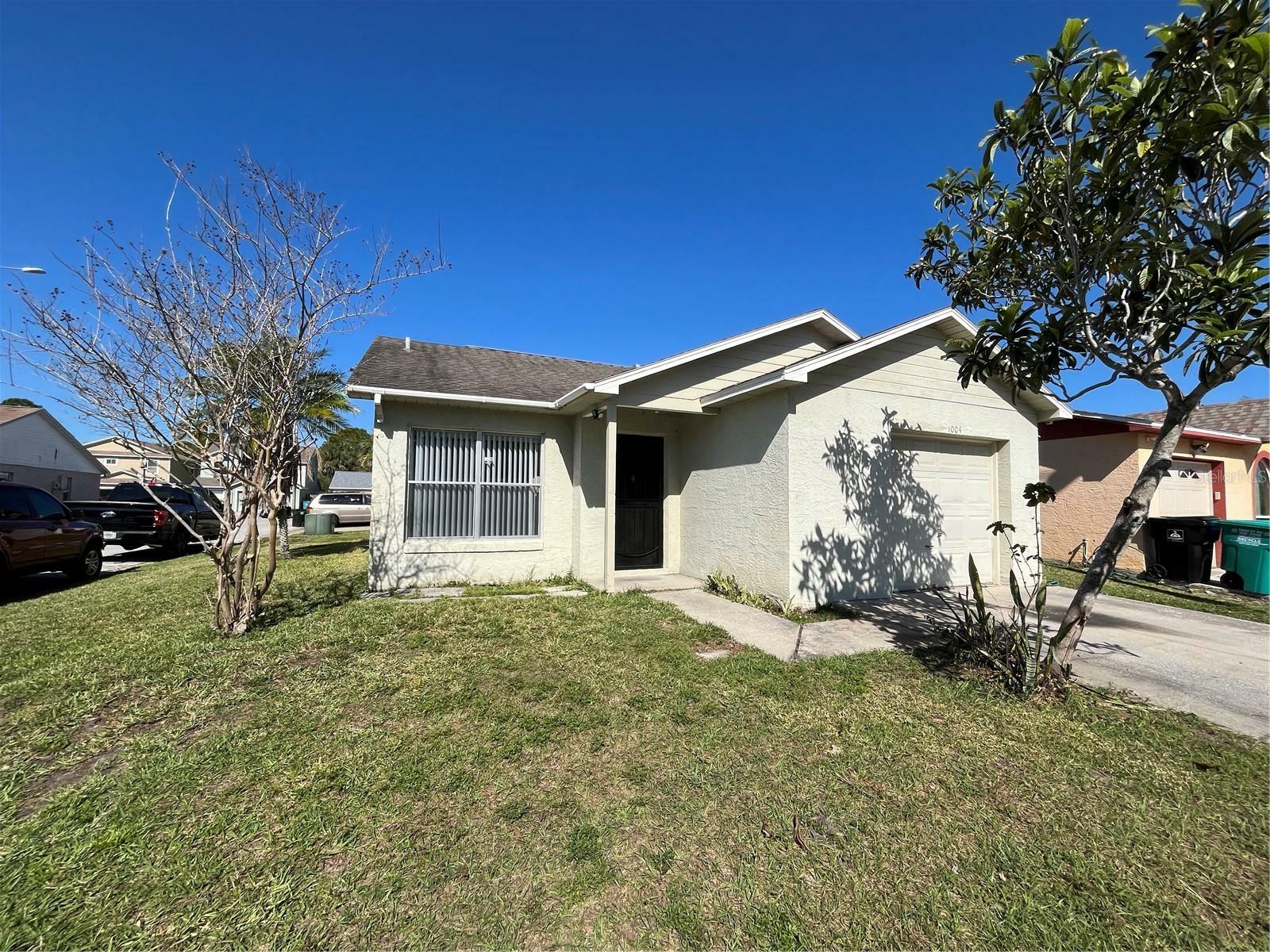 Property Photo:  1004 Clovercrest Road  FL 32811 