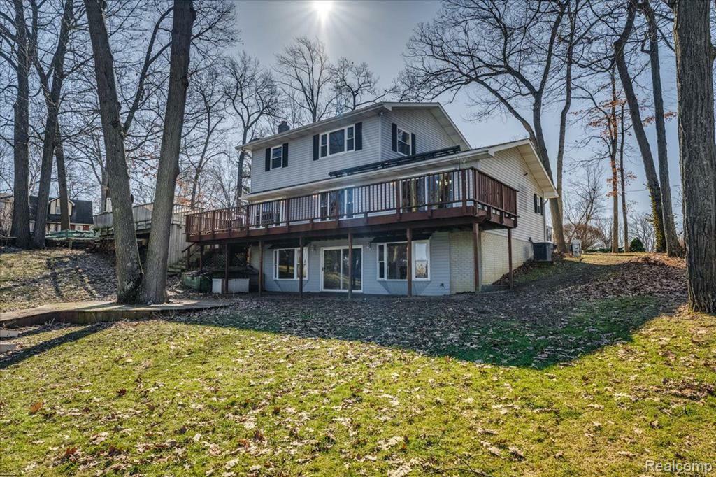 Property Photo:  6402 Hartwood Drive  MI 48430 8939 