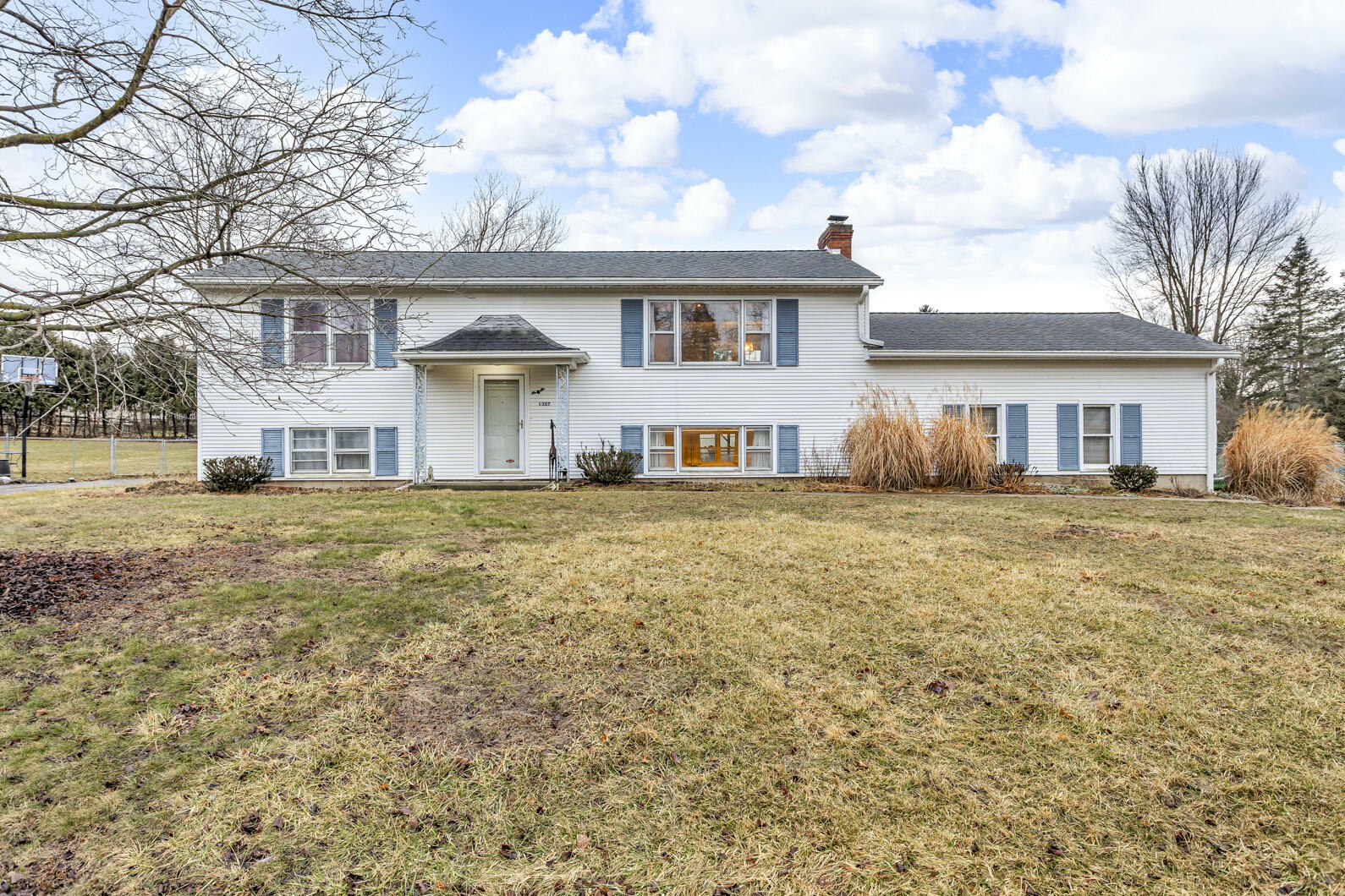 Property Photo: 1307 Winston Drive MI 49203