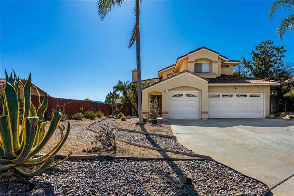 Property Photo:  690 Canterbury Circle  CA 92879 