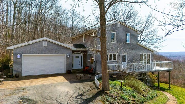 Property Photo: 8 Foleaze Park Drive NS B0P 1J0